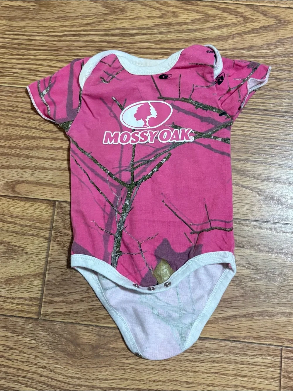 Mossy Oak Girls Bodysuit Camouflage Sz 0-3 Months Pink Leaf Tree Print Logo